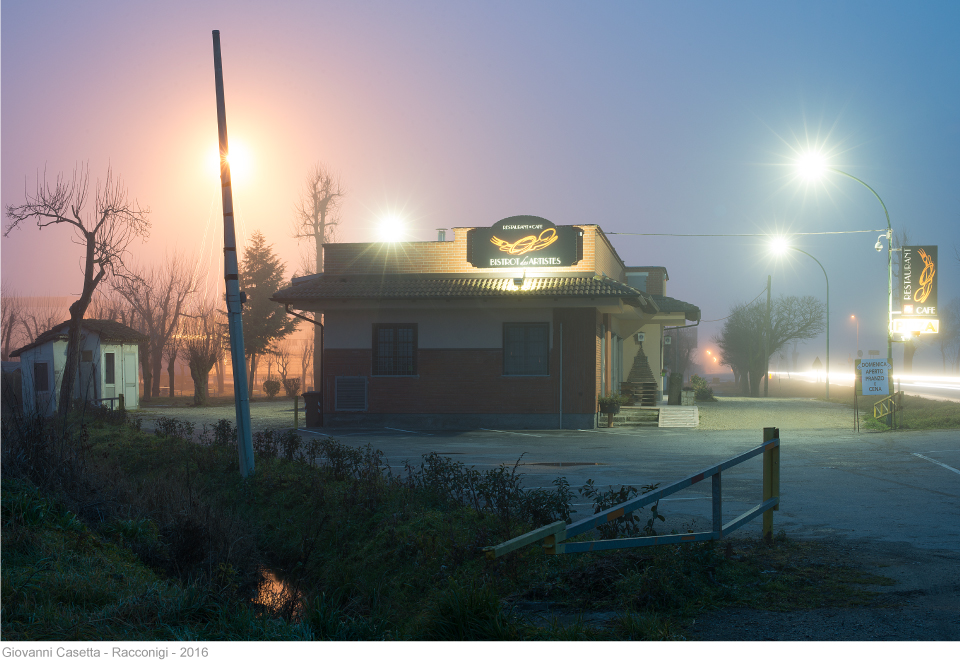 Racconigi, notte, nebbia, le Bistrot des Artistes