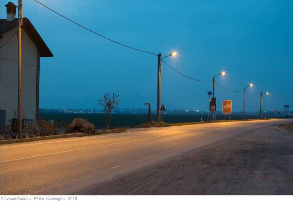 Pieve, Scalenghe, notte, strada con lampioni accesi