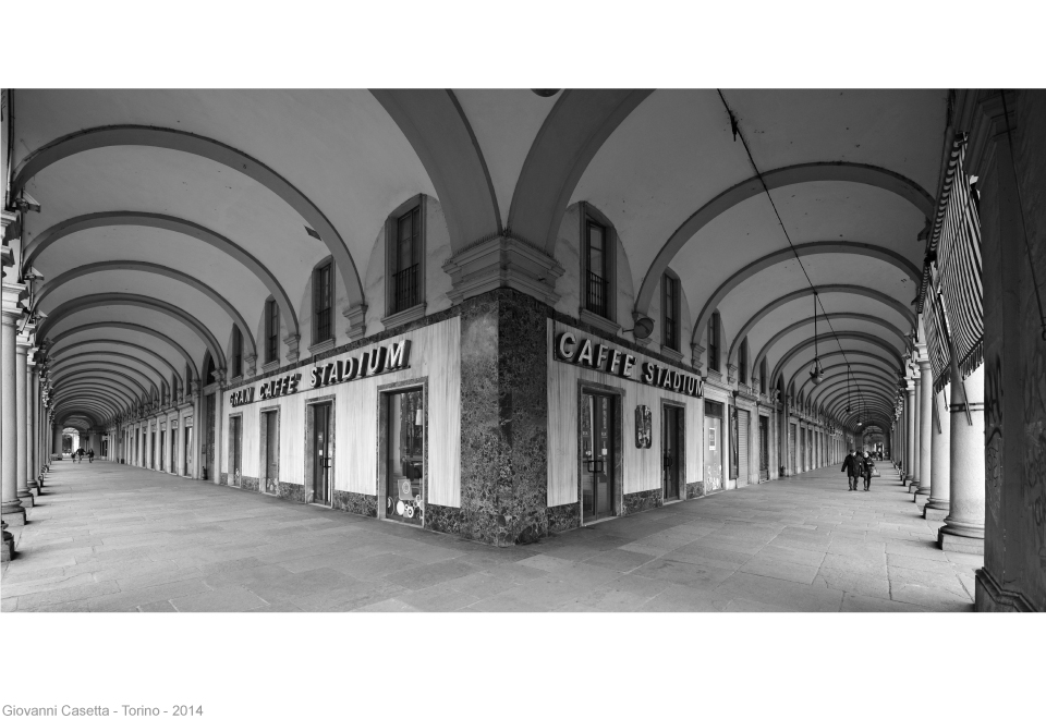 Corso Vinzaglio angolo corso Vittorio Emanuele, Torino, portici, foto in bianco e nero